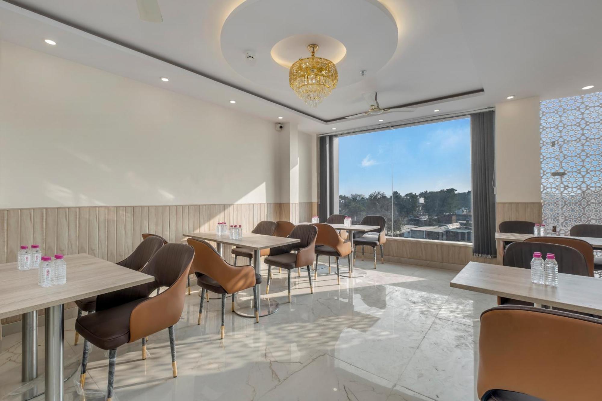 Hotel Sudarshan Ayodhya Exteriér fotografie
