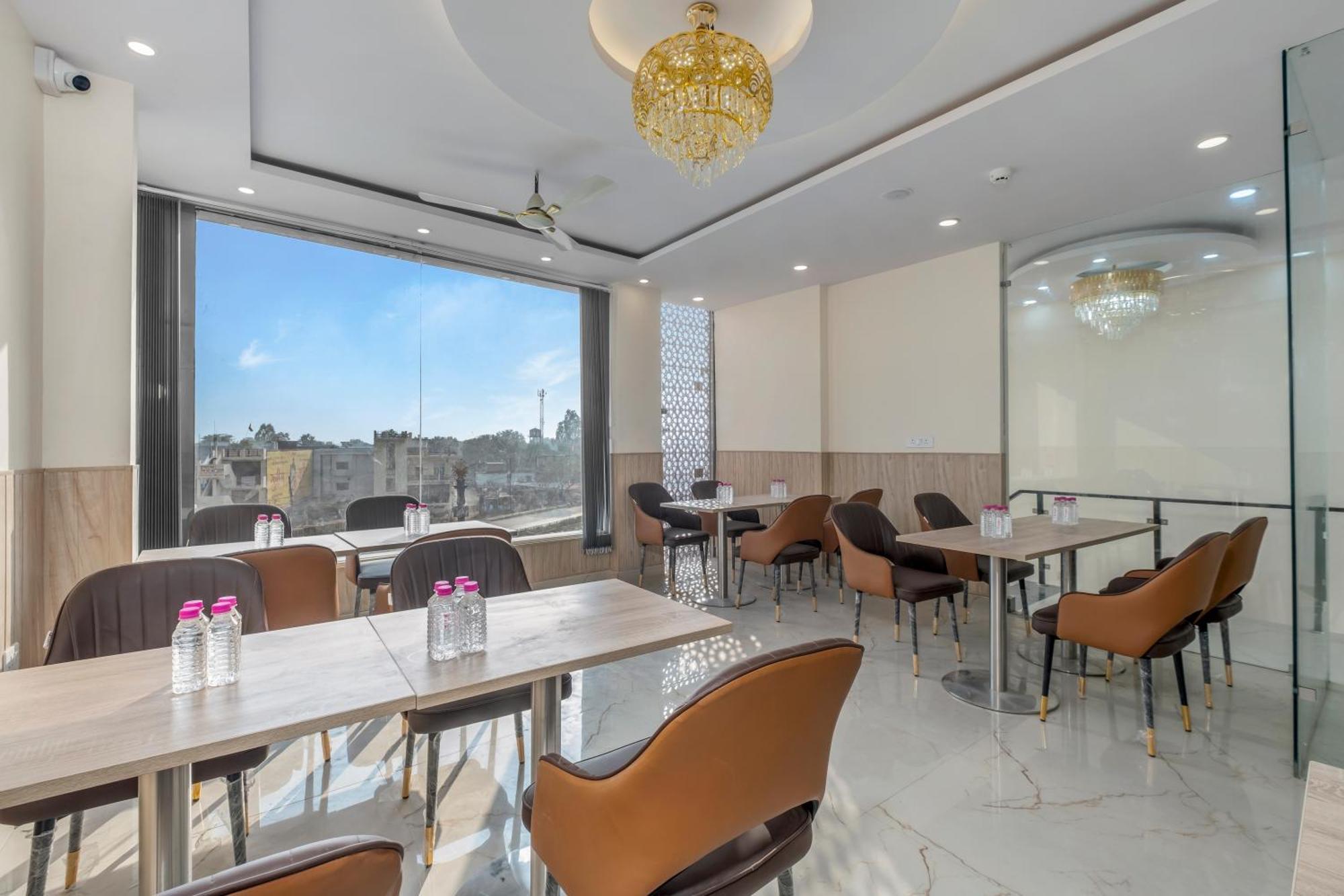 Hotel Sudarshan Ayodhya Exteriér fotografie