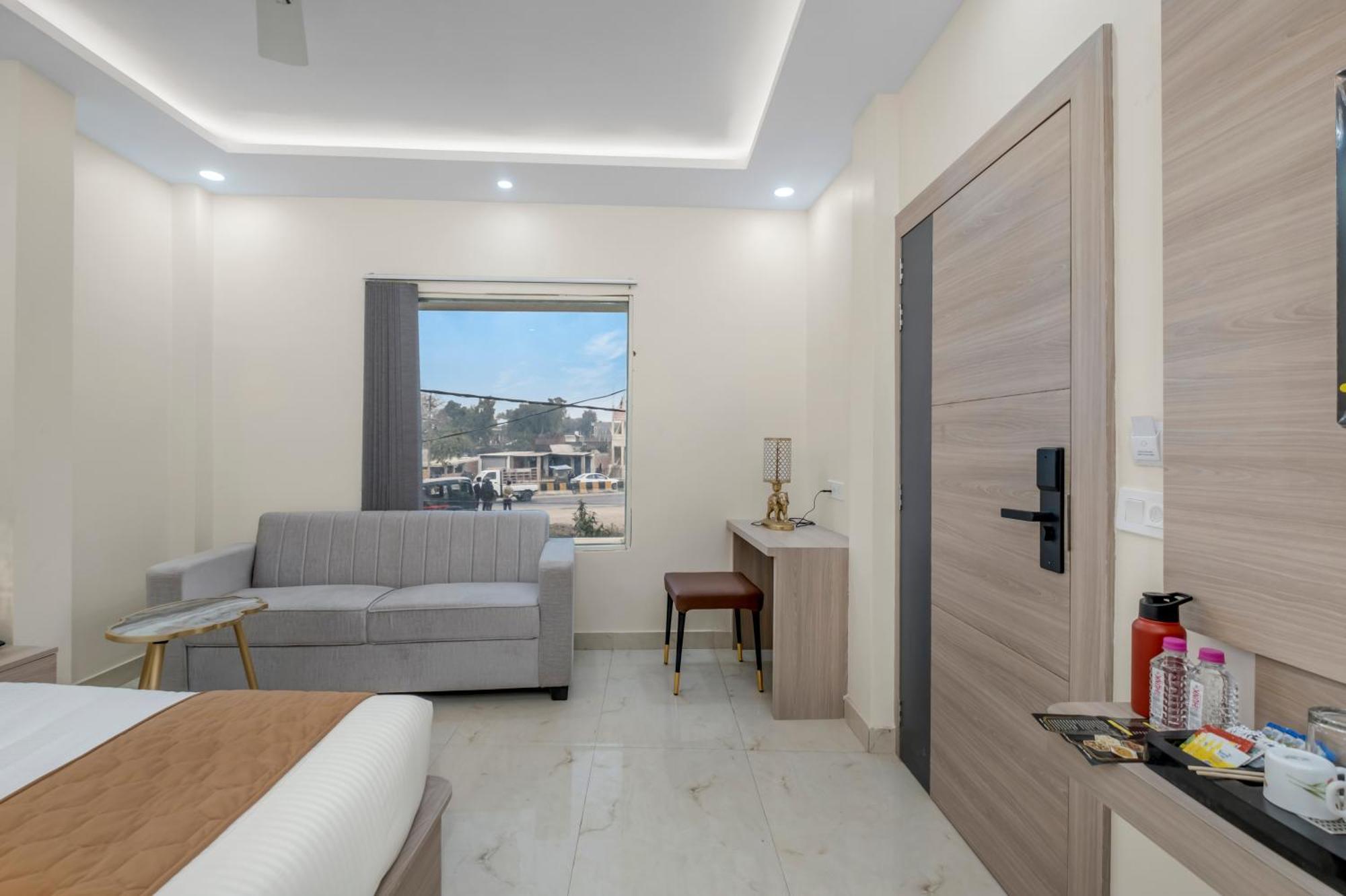 Hotel Sudarshan Ayodhya Exteriér fotografie